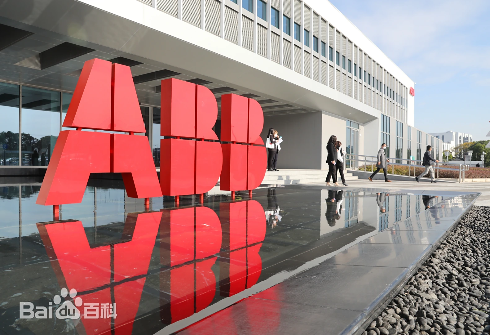 工信部：上半年工業機器人、服務機器人產量同比分別增長35.6%和25.5%